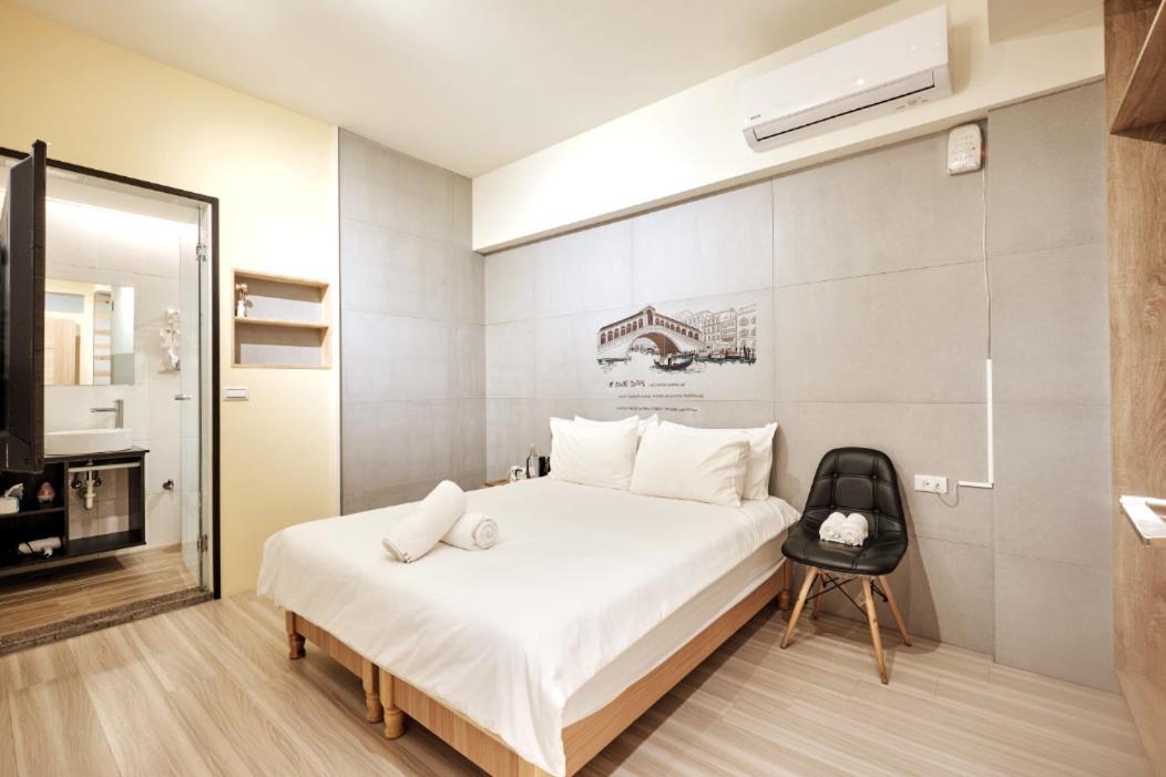 小黑琵416輕旅 Little Happy Hostel Tainan Luaran gambar